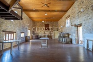 Château historique de vigneron avec cottages pour invités et 64 hectares de terrains variés