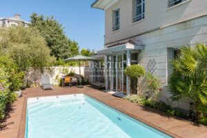 Maison familiale - Parc Bordelais - 5 chambres - garage - parking