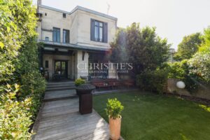 MAISON DE MAÎTRE RÉNOVÉE AVEC MAISON D'INVITÉS, PISCINE ET GARAGES