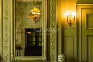 Magnificent 18th-century Girondine residence set within 5 hectares of grounds, featuring a swimming pool.