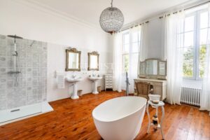 Magnificent 18th-century Girondine residence set within 5 hectares of grounds, featuring a swimming pool.