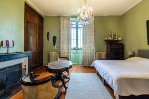 Magnificent 18th-century Girondine residence set within 5 hectares of grounds, featuring a swimming pool.