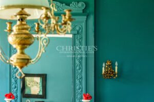 Magnificent 18th-century Girondine residence set within 5 hectares of grounds, featuring a swimming pool.