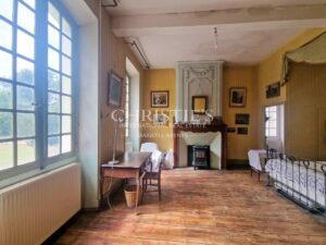 Manoir historique de Bougoiose comprenant une grange, une piscine et 4 hectares de terres mixtes