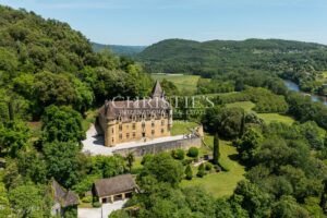 Une propriété d’exception dominant la vallée de la Dordogne