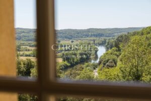 Une propriété d’exception dominant la vallée de la Dordogne