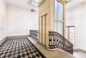 QUINCONCES - DERNIER ETAGE - PARKING