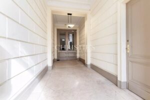 QUINCONCES - DERNIER ETAGE - PARKING