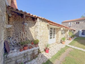 Manoir de caractère en Pierre - Piscine - Parc Arboré