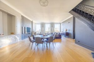 Bordeaux – Place de la Comédie – Prestigious Apartment with Terrace and Elevator