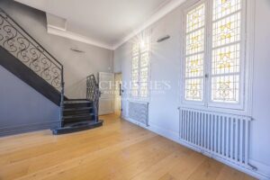 Bordeaux – Place de la Comédie – Prestigious Apartment with Terrace and Elevator