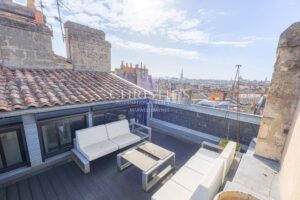 Bordeaux – Place de la Comédie – Prestigious Apartment with Terrace and Elevator