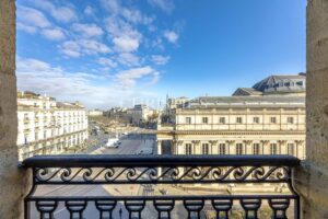 Bordeaux – Place de la Comédie – Prestigious Apartment with Terrace and Elevator