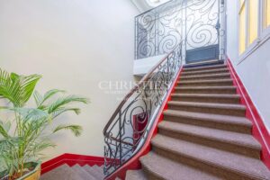 Bordeaux – Place de la Comédie – Prestigious Apartment with Terrace and Elevator