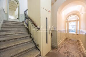 Bordeaux – Place de la Comédie – Prestigious Apartment with Terrace and Elevator