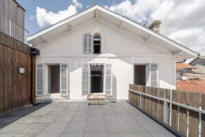 ANDERNOS , HYPER CENTRE VILLE, LOFT EN RUE PIÉTONNE