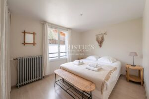 Prime Waterfront Villa with Bay Views – Fully Renovated