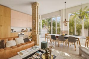 BORDEAUX NANSOUTY - MAISON EN PIERRE DE TAILLE AVEC JARDIN ET GARAGE