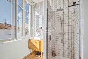 BORDEAUX NANSOUTY - MAISON EN PIERRE DE TAILLE AVEC JARDIN ET GARAGE