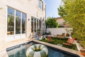 BORDEAUX NANSOUTY - MAISON EN PIERRE DE TAILLE AVEC JARDIN ET GARAGE