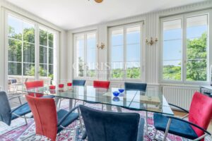 Magnifique château avec installations équestres professionnelles