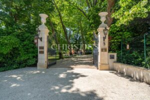 Magnifique château avec installations équestres professionnelles