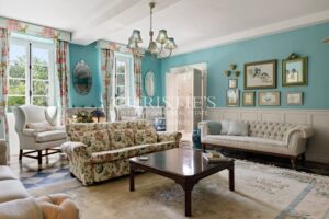 A well-presented, spacious 17th-century Maison de Maître in a tranquil setting.