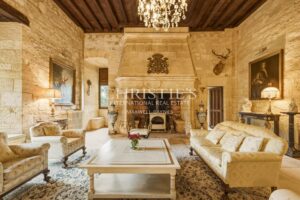 Exceptional riverside Dordogne château