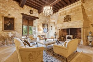 Exceptional riverside Dordogne château