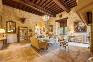 Exceptional riverside Dordogne château