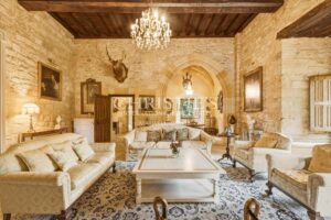 Exceptional riverside Dordogne château
