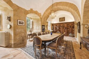 Exceptional riverside Dordogne château