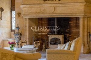 Exceptional riverside Dordogne château