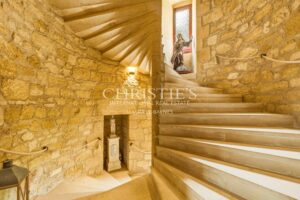 Exceptional riverside Dordogne château