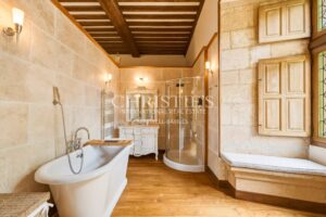Exceptional riverside Dordogne château