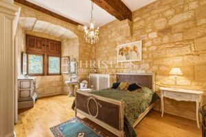 Exceptional riverside Dordogne château