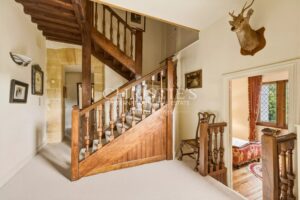 Exceptional riverside Dordogne château