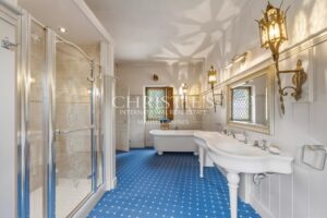 Exceptional riverside Dordogne château