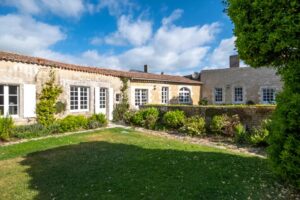 Renovated emblematic villa
