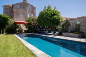 Renovated emblematic villa