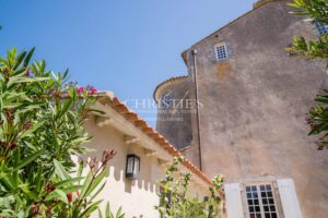 Renovated emblematic villa