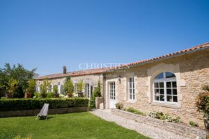 Renovated emblematic villa