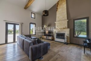 Propriété de caractère avec vues panoramiques et 2,8 hectares