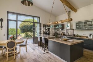 Propriété de caractère avec vues panoramiques et 2,8 hectares