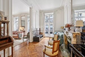 Stunning apartment in Jardin Public (5 bedrooms, 1 outdoor space, etc.)