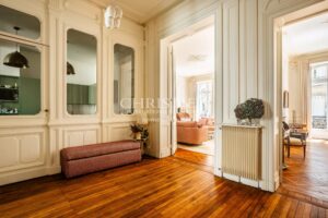 Stunning apartment in Jardin Public (5 bedrooms, 1 outdoor space, etc.)