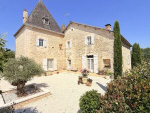 Demeure historique du XVIIe siècle au cœur du Périgord Vert