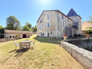Demeure historique du XVIIe siècle au cœur du Périgord Vert