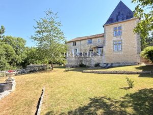 Demeure historique du XVIIe siècle au cœur du Périgord Vert