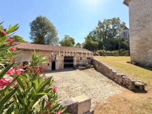 Demeure historique du XVIIe siècle au cœur du Périgord Vert